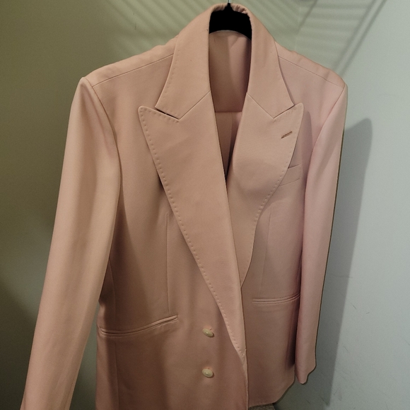 Suits - Picture 5 of 16